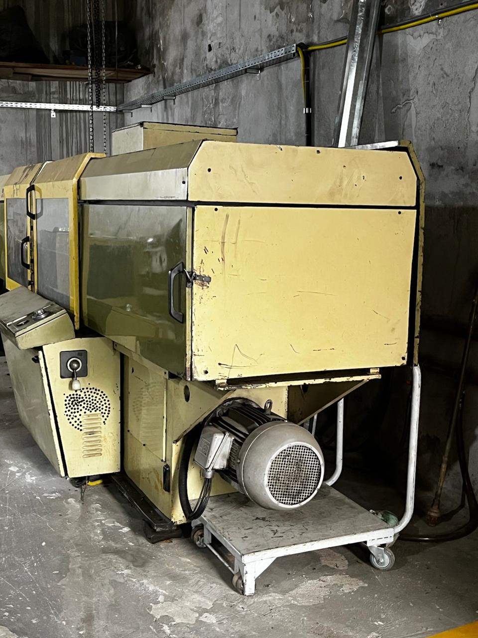 Injetora Oriente 180 ton